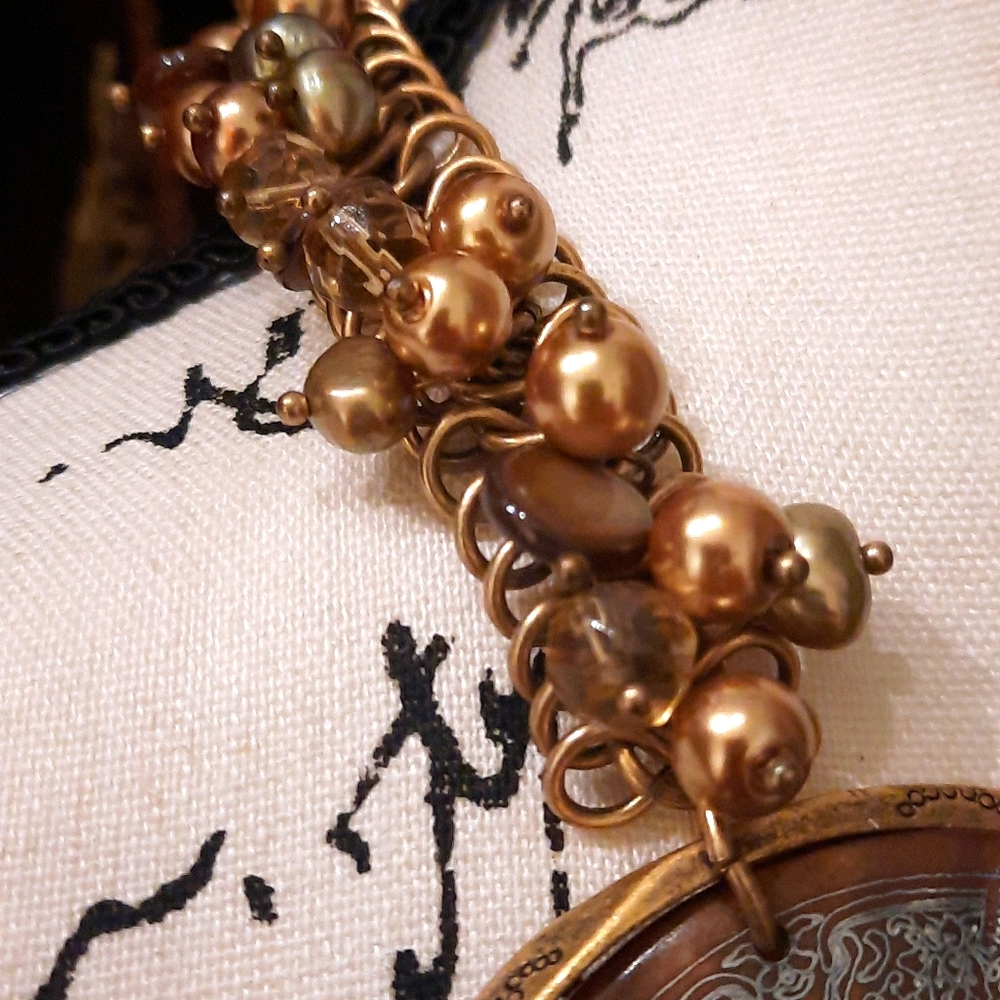 🌼Gorgeous Statement Necklace ❤️ - Picture 4 of 5
